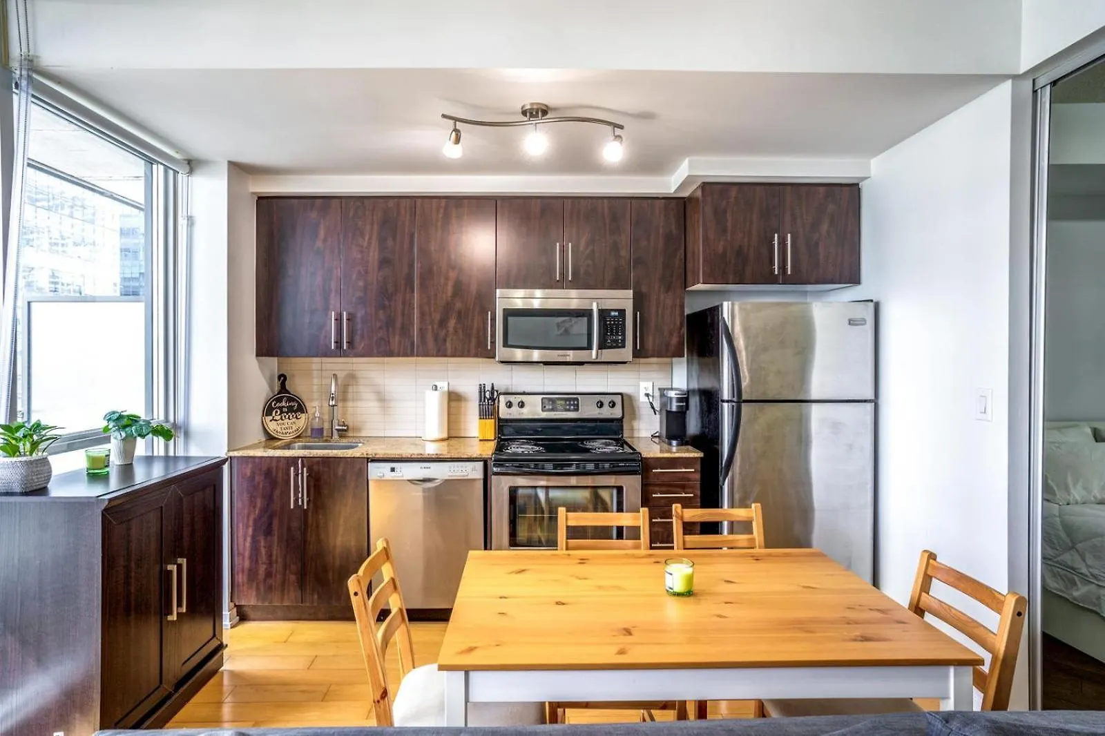 Apartment Spacious Condo Next To Cn Tower Toronto