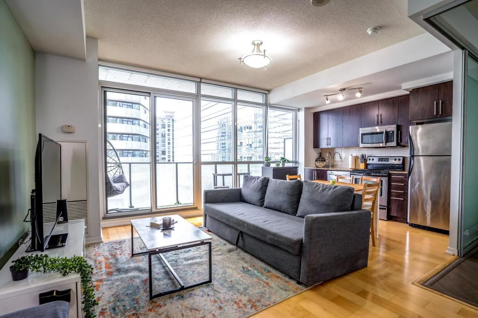 Spacious Condo Next To Cn Tower contacts